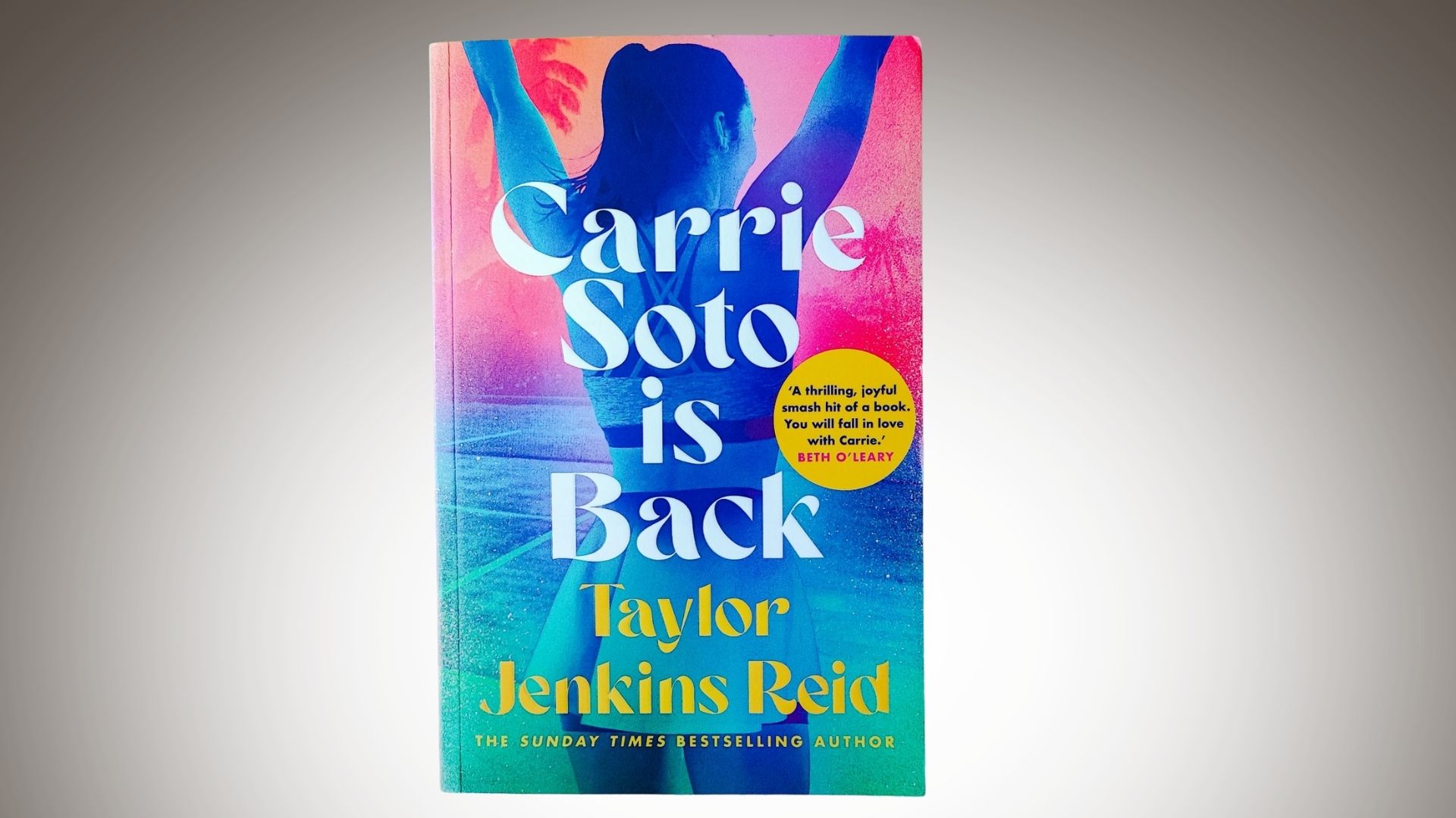 Book cover for "Carrie Solo" featuring a striking design, now available in a new edition.