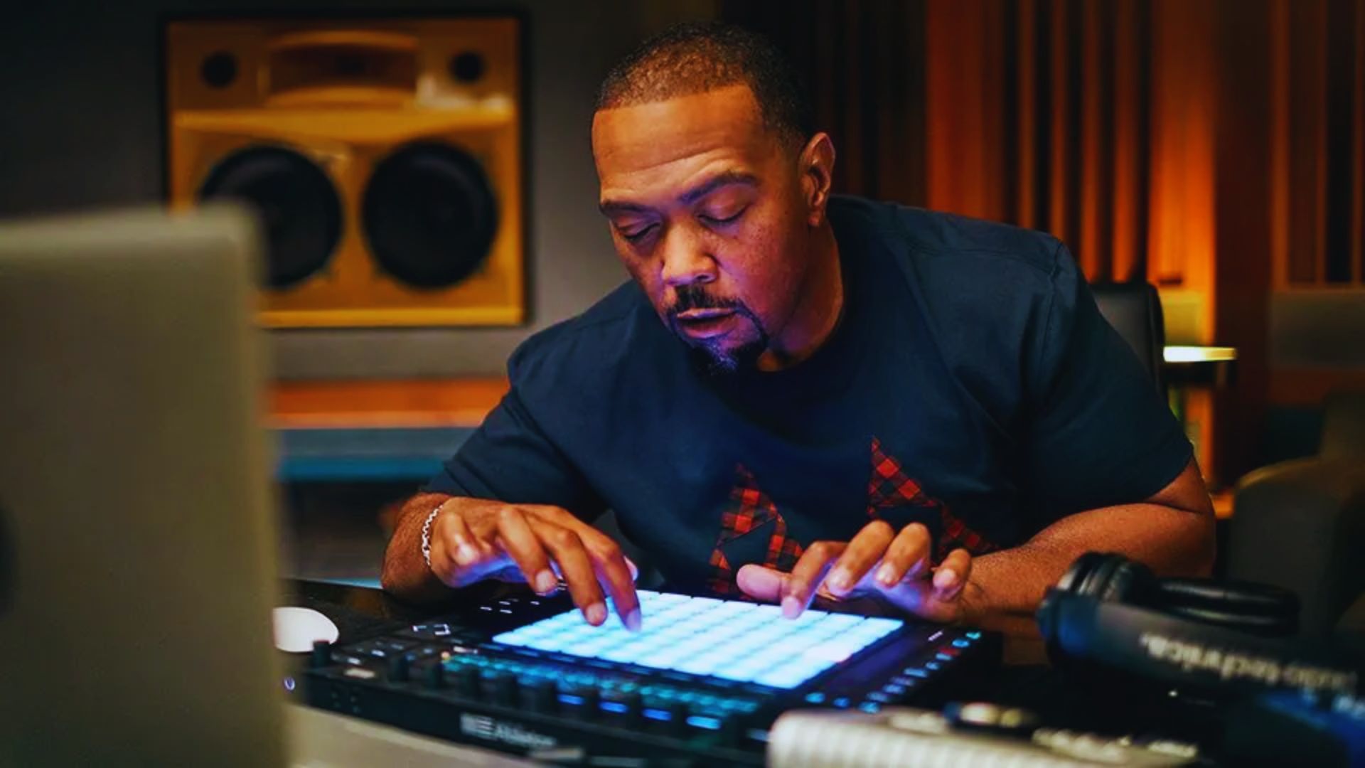 Music production course teaching audio creation, mixing, and digital music production techniques