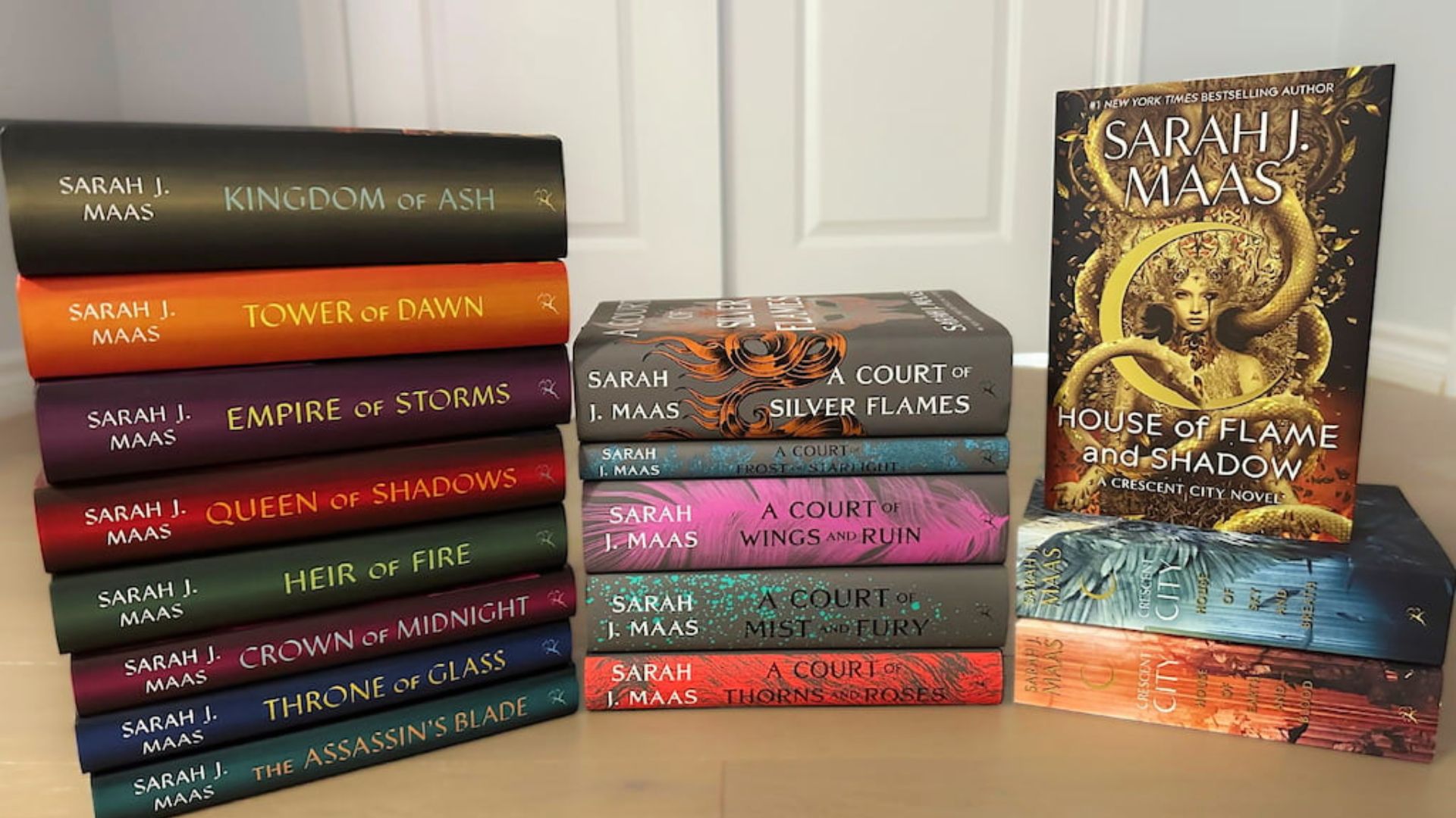 This image shows the Overview of Sarah J. Maas Books