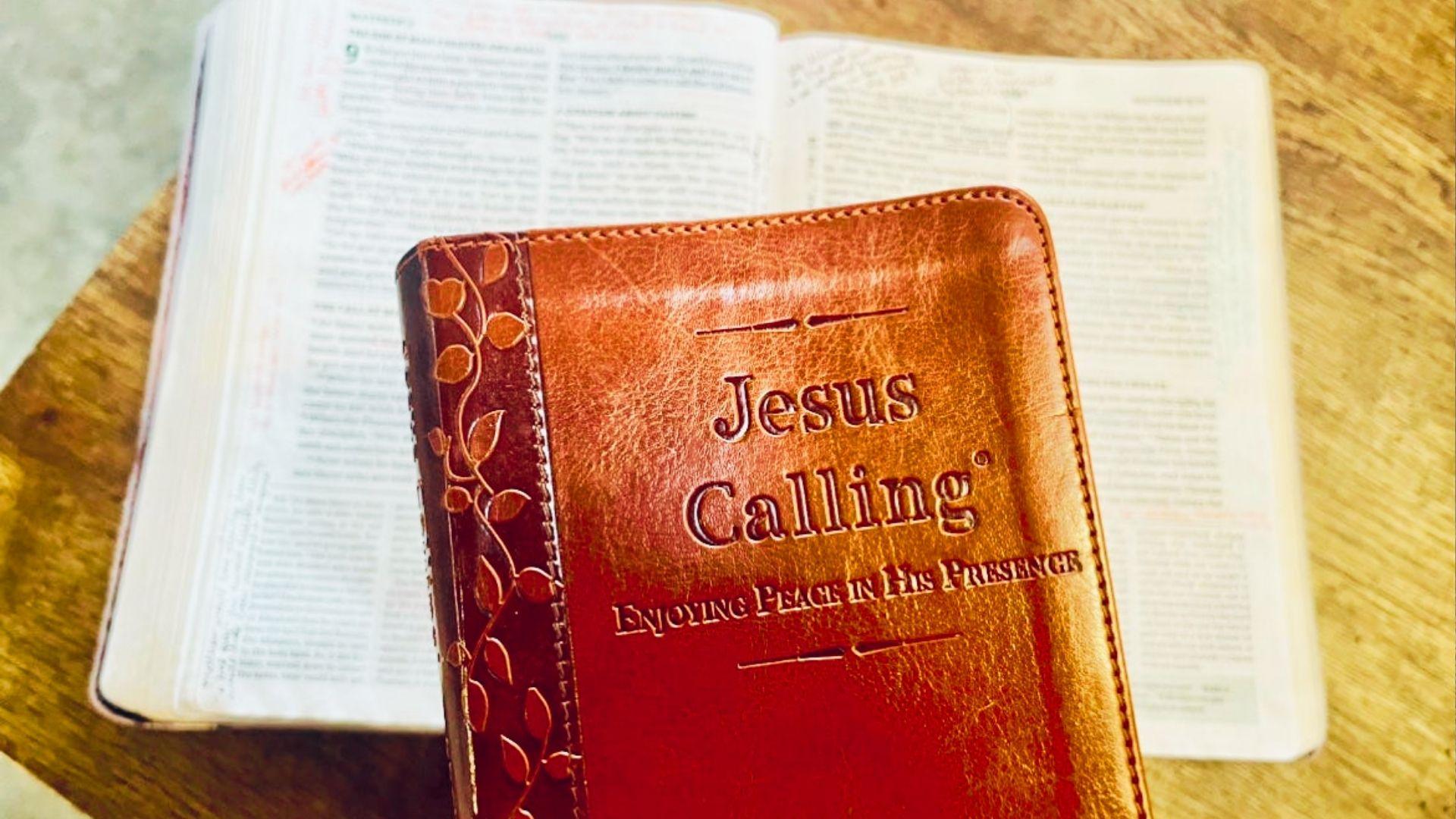 A book titled "Jesus Calling" featuring biblical passages and reflections for spiritual guidance and inspiration.