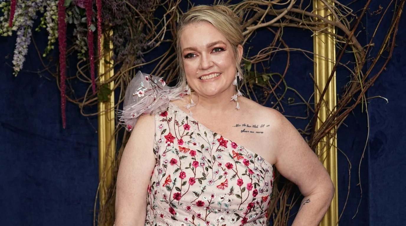 picture of the author Colleen Hoover.