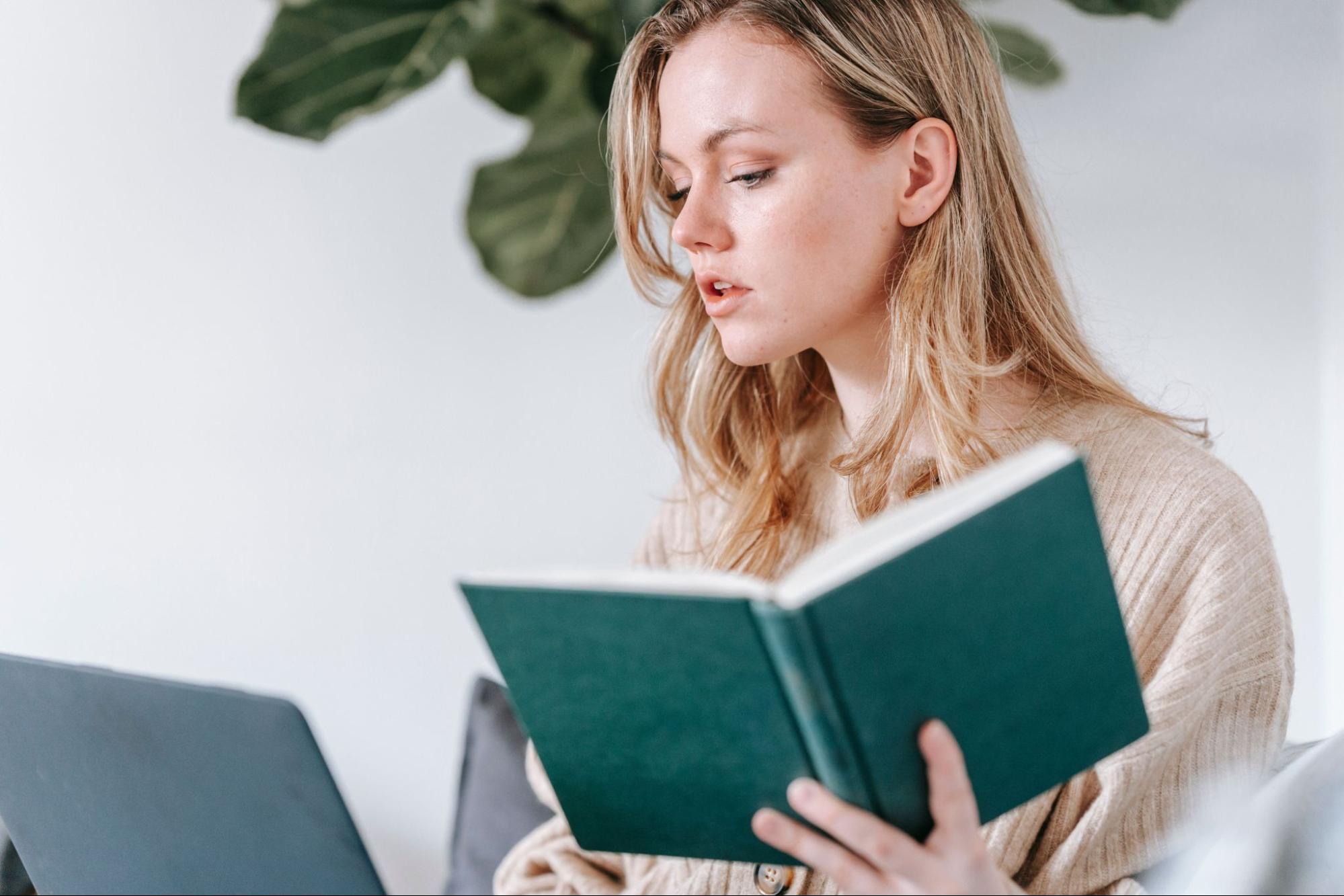 How Reading Novels Online Is Changing Modern Reading Habits